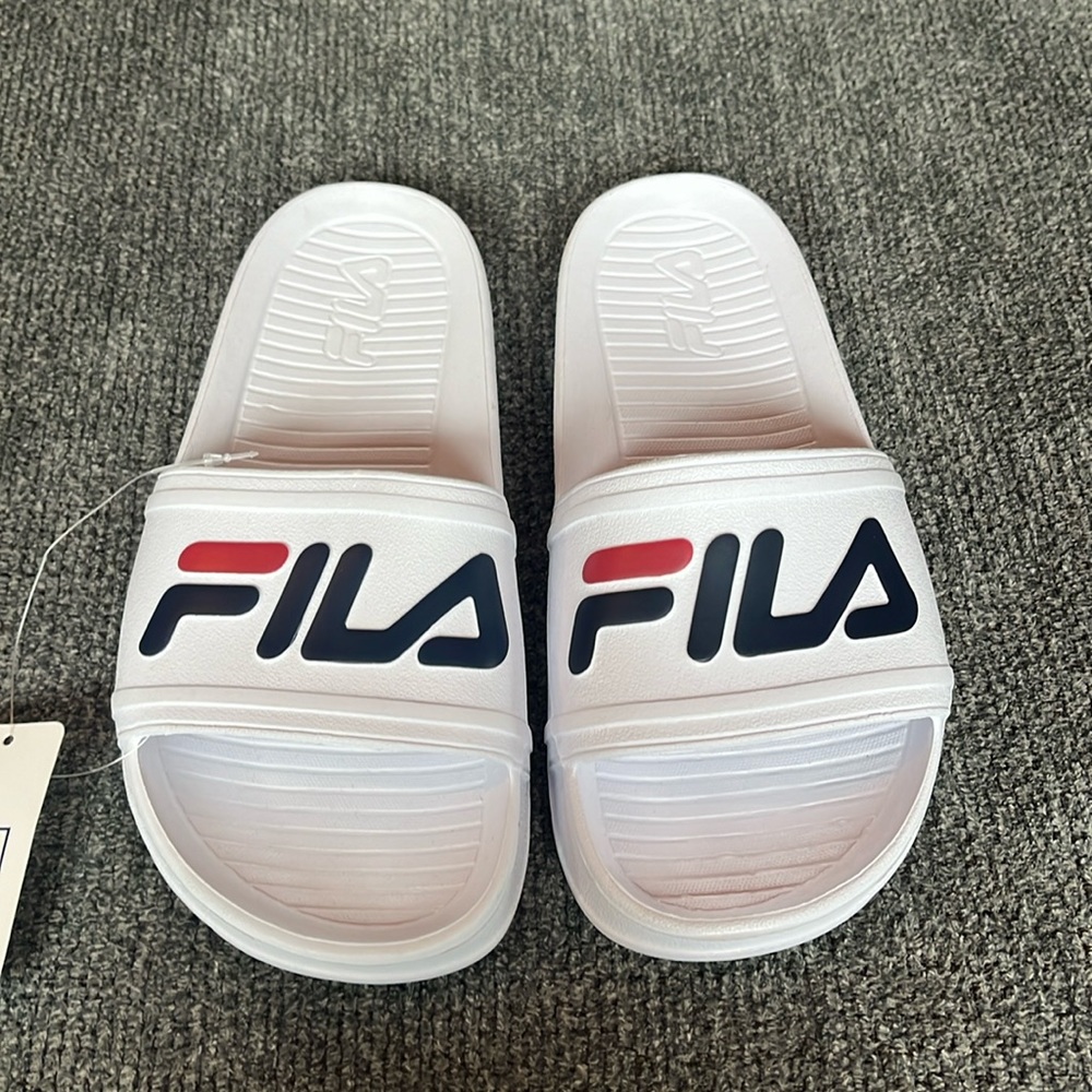 Fila women’s flip flops slides nwt white